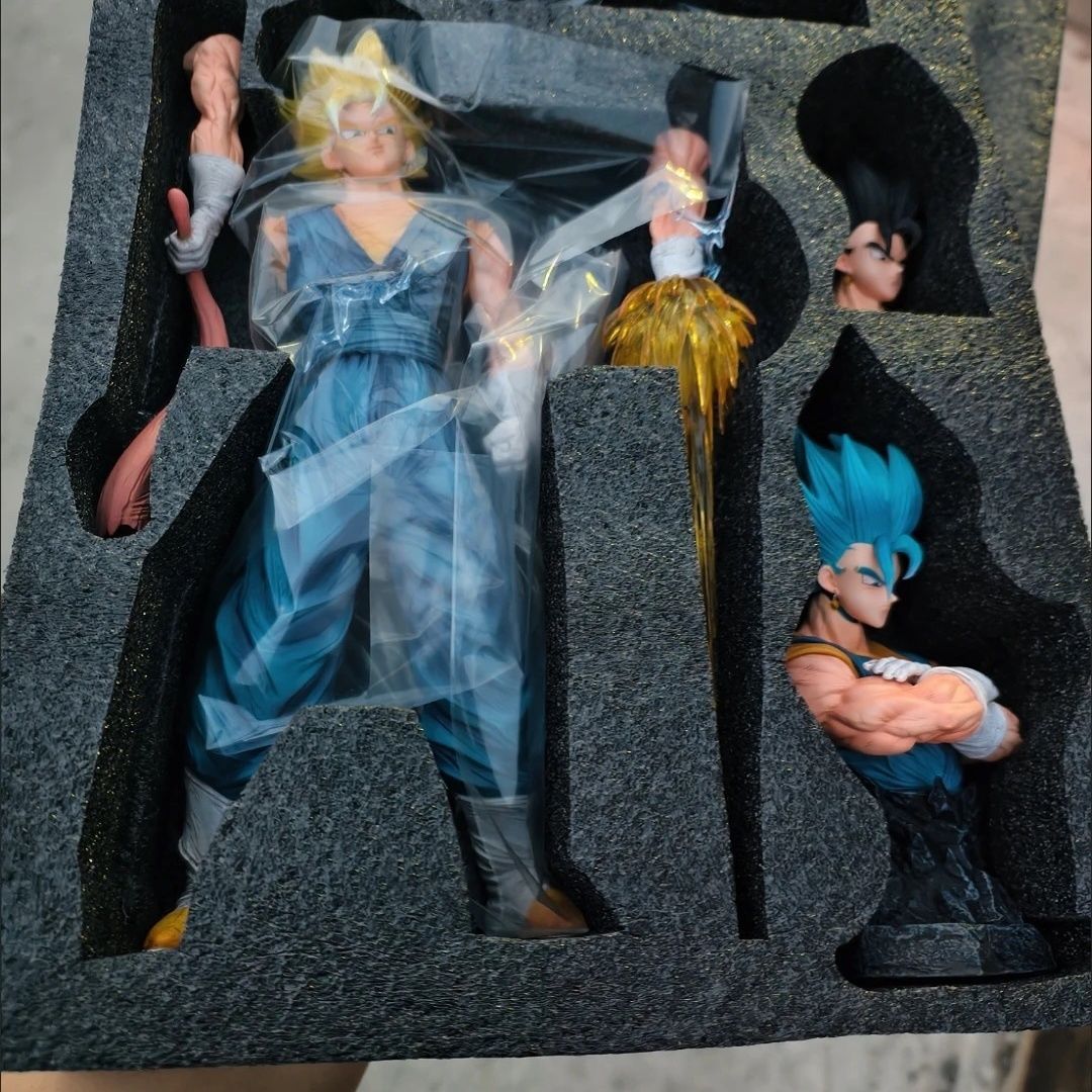 Anime-Krieger Actionfiguren-Se – Cosplay Prop Display Bewertung und Preis